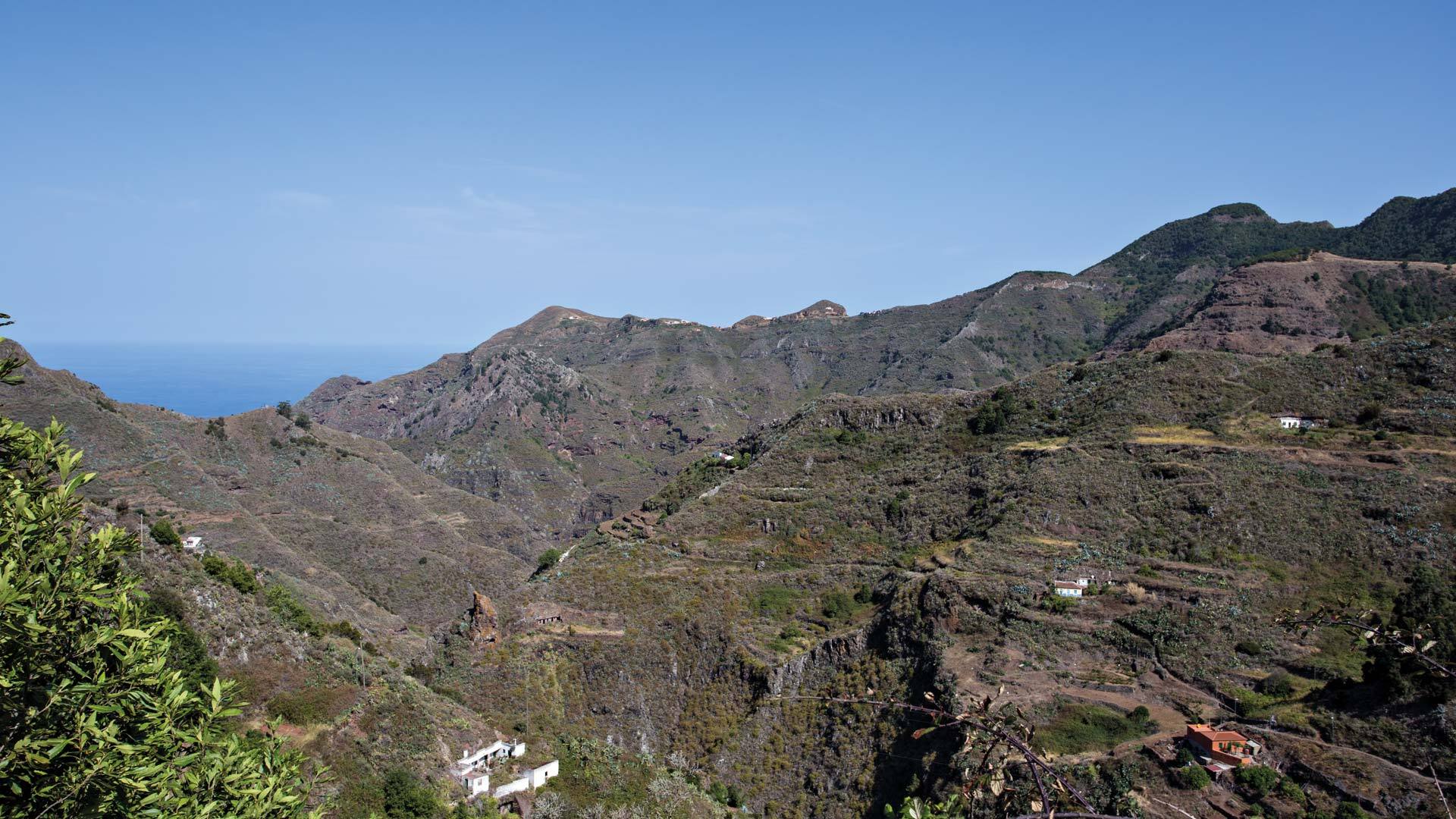 Blick auf Chinamada auf dem Bergrücken
