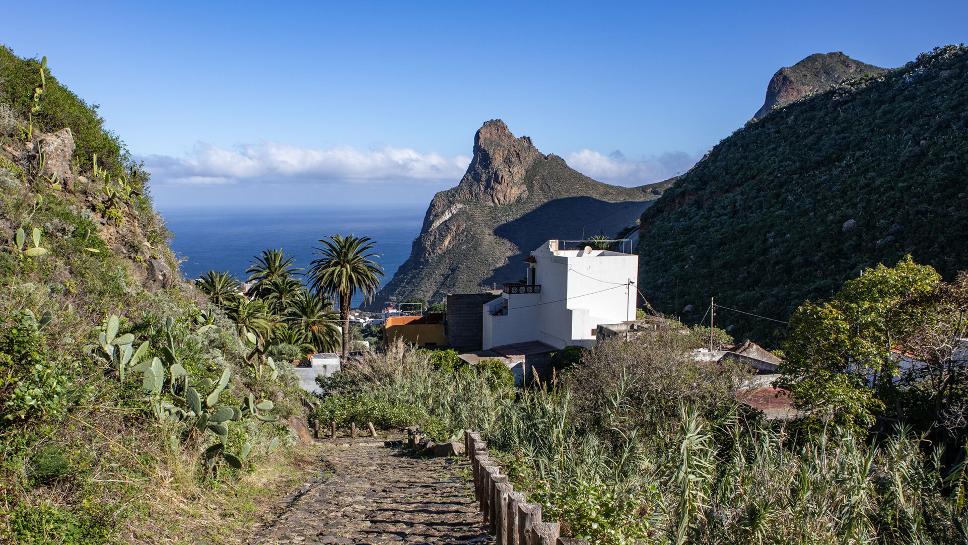Der markante Roque de Taborno im Anaga-Gebirge auf Teneriffa