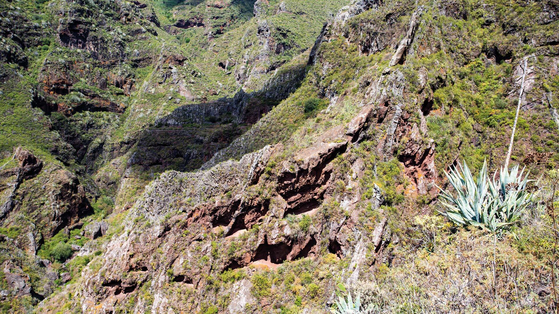 schroffe Gebirgslandschaft im Barranco del Río